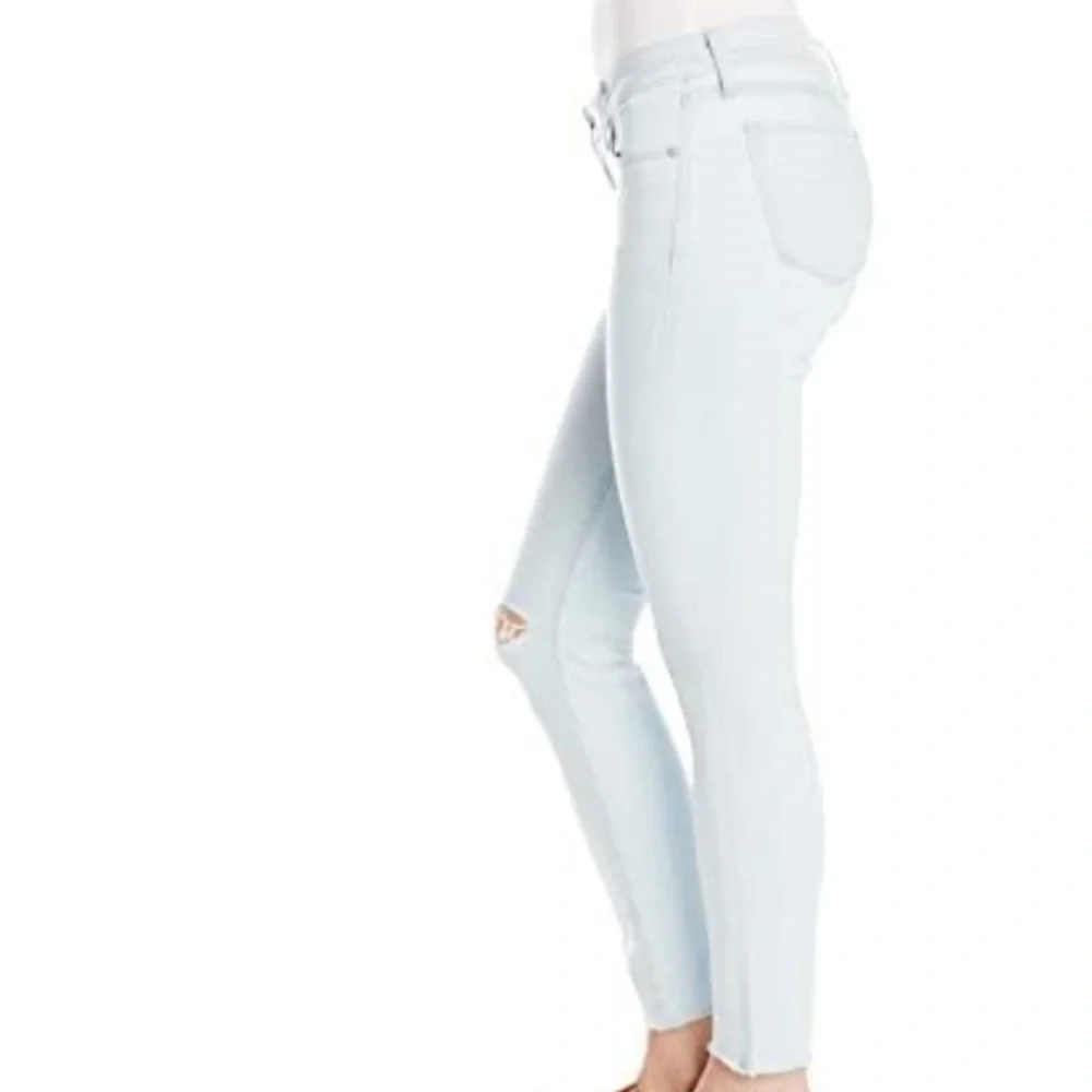 Lucky brand distressed Lolita capri jeans!